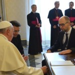 Яценюк встретился с Папой Римским Франциском
